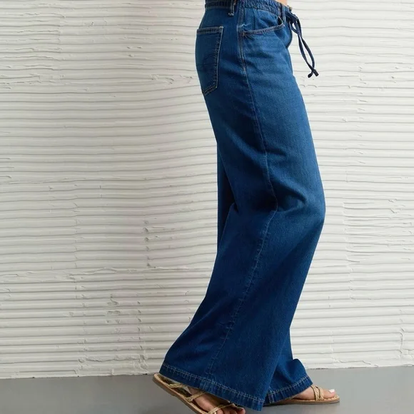 Women’s American Eagle Dreamy Drape Strigid Low Rise Ultra Wide-Leg Jeans - Picture 2 of 8